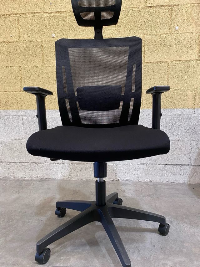 Silla de oficina ergonómica negra