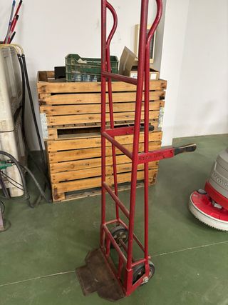 Carretilla de carga roja