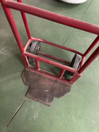 Carretilla de carga roja