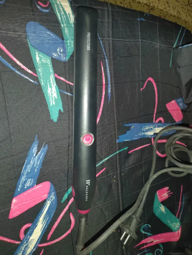 Plancha de pelo NAKED negra