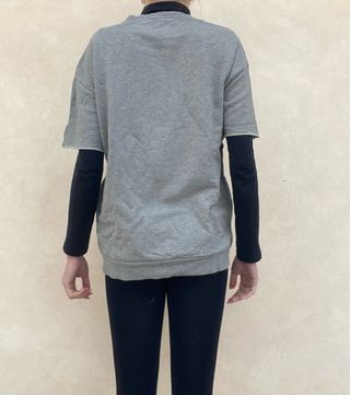 Felpa grigia con dettagli argento