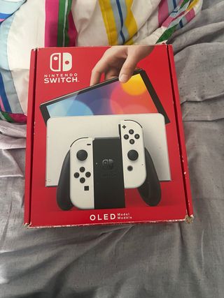 Nintendo Switch OLED Bianca + 2 giochi