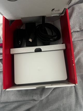 Nintendo Switch OLED Bianca + 2 giochi