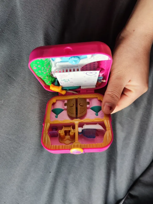 Polly pocket