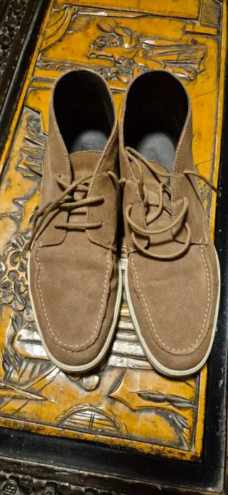 Botines de ante color marrón