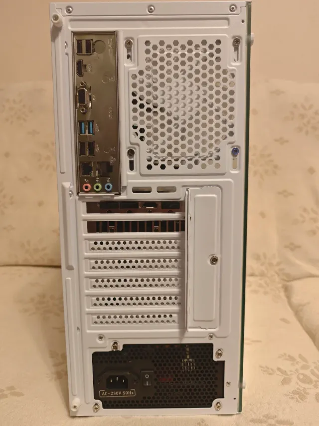 PC Gaming RX 6600 Aura Blanca