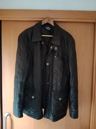 Chaqueta de piel de napa.