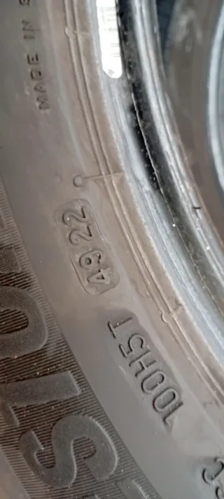 Bridgestone 215/55/17 98W Neumático