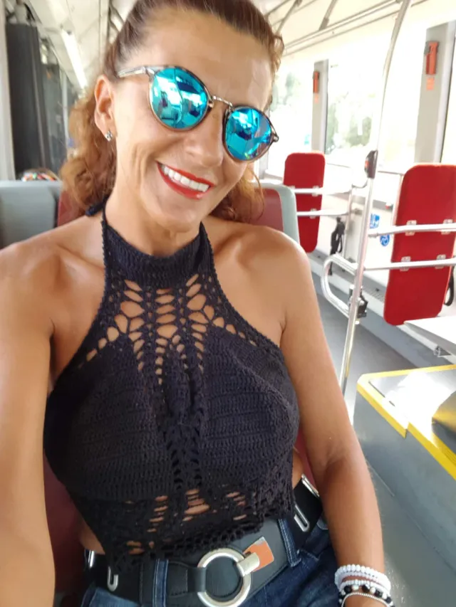 Top negro crochet halter