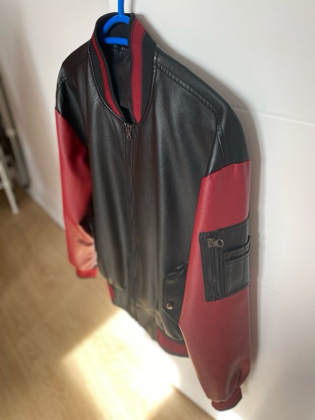 Cazadora polipiel calavera bordada