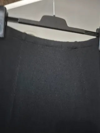 Falda de punto negra