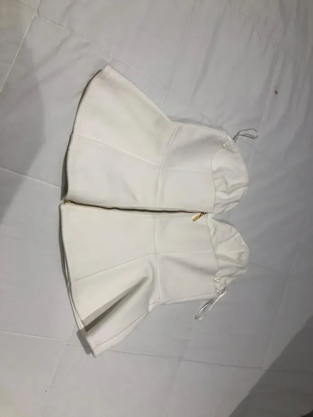 Blusa strapless peplum blanca