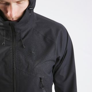 Chaqueta impermeable montaña y trekking Hombre Quechua MH500