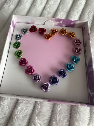 Brincos floridos com caixa oferta