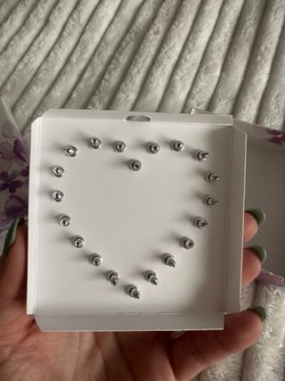 Brincos floridos com caixa oferta