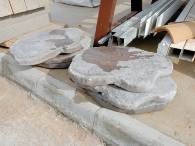 Paso de 6 piedras entrada césped jardín exterior