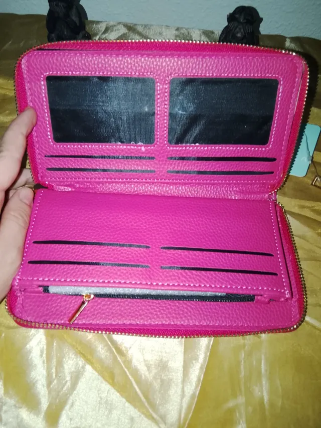 Cartera de mujer rosa con cremallera