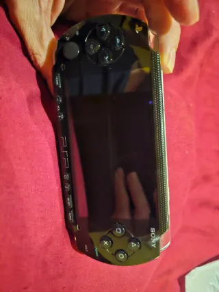 PSP 1004 Negra con Caja y Accesorios