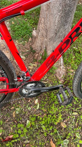 Bicicleta de Montaña Roja B-pro
