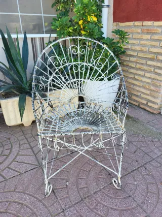 Silla de forja blanca vintage