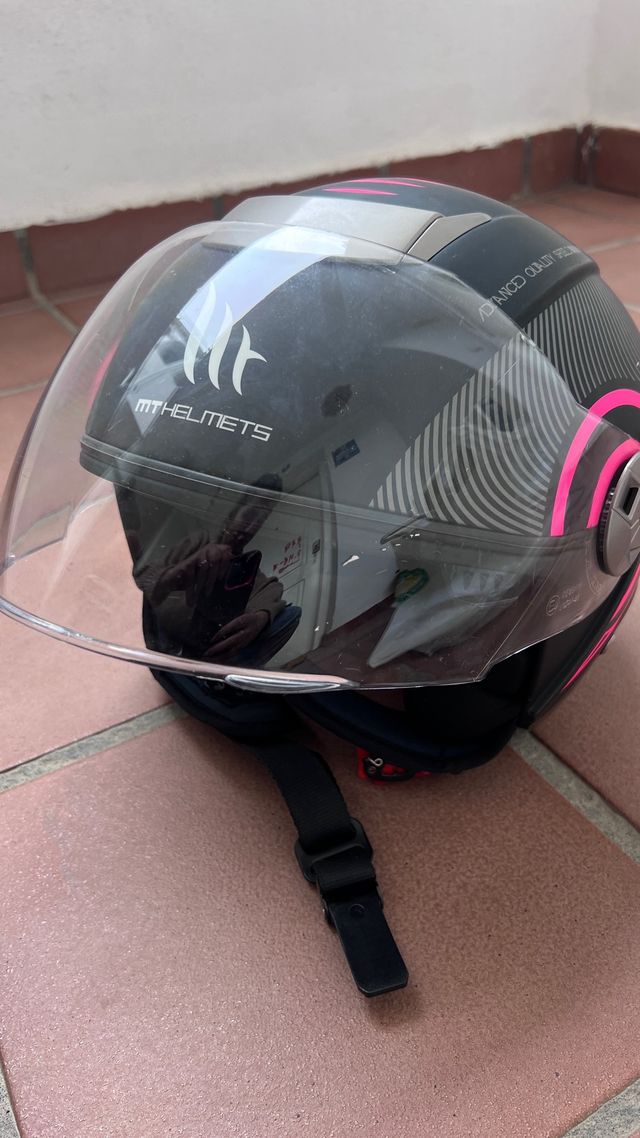 Casco MT Helmets Negro y Rosa