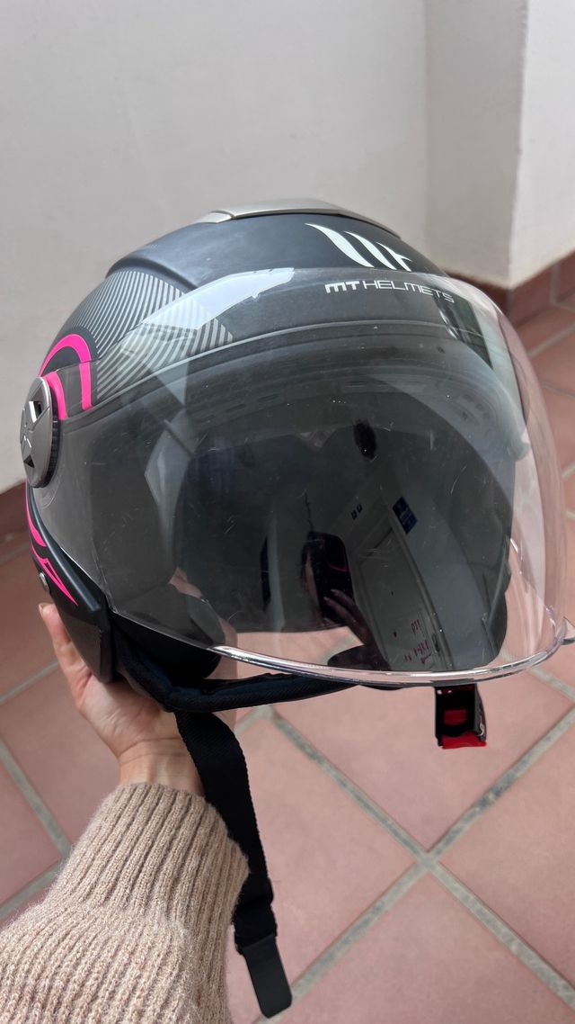 Casco MT Helmets Negro y Rosa