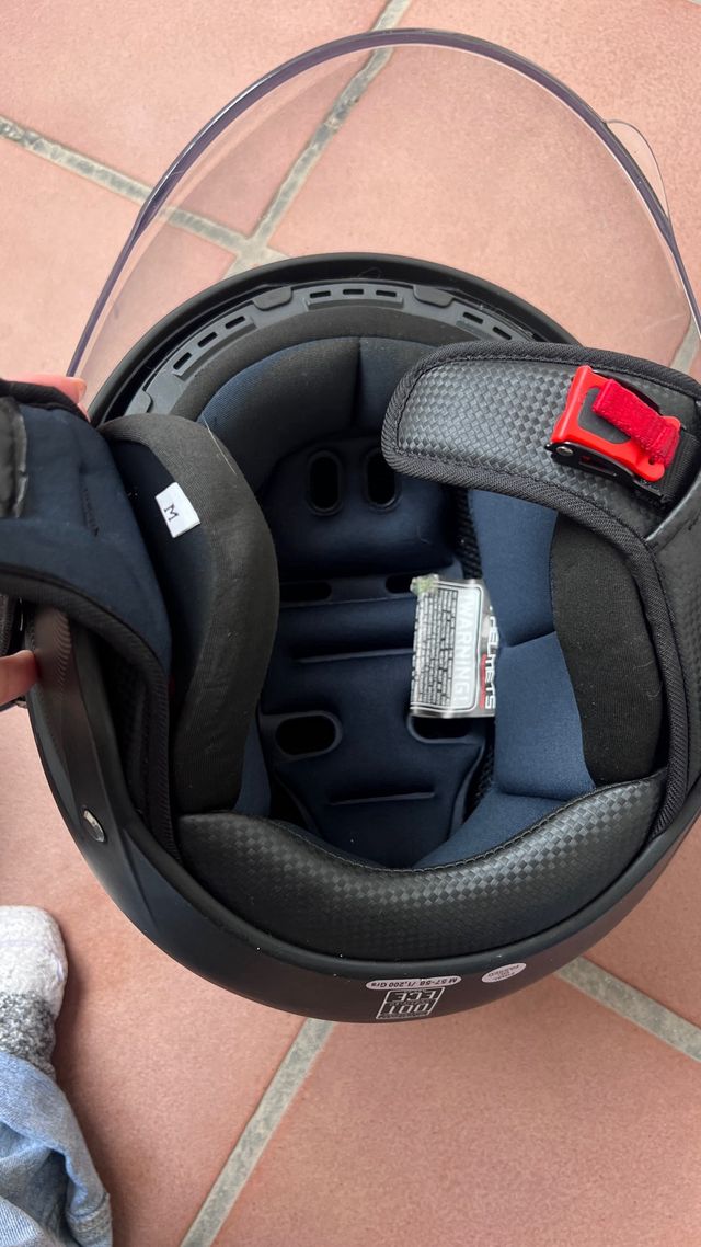 Casco MT Helmets Negro y Rosa