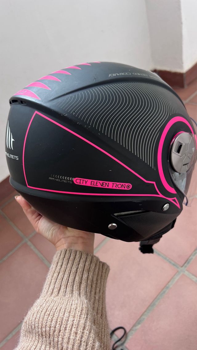 Casco MT Helmets Negro y Rosa