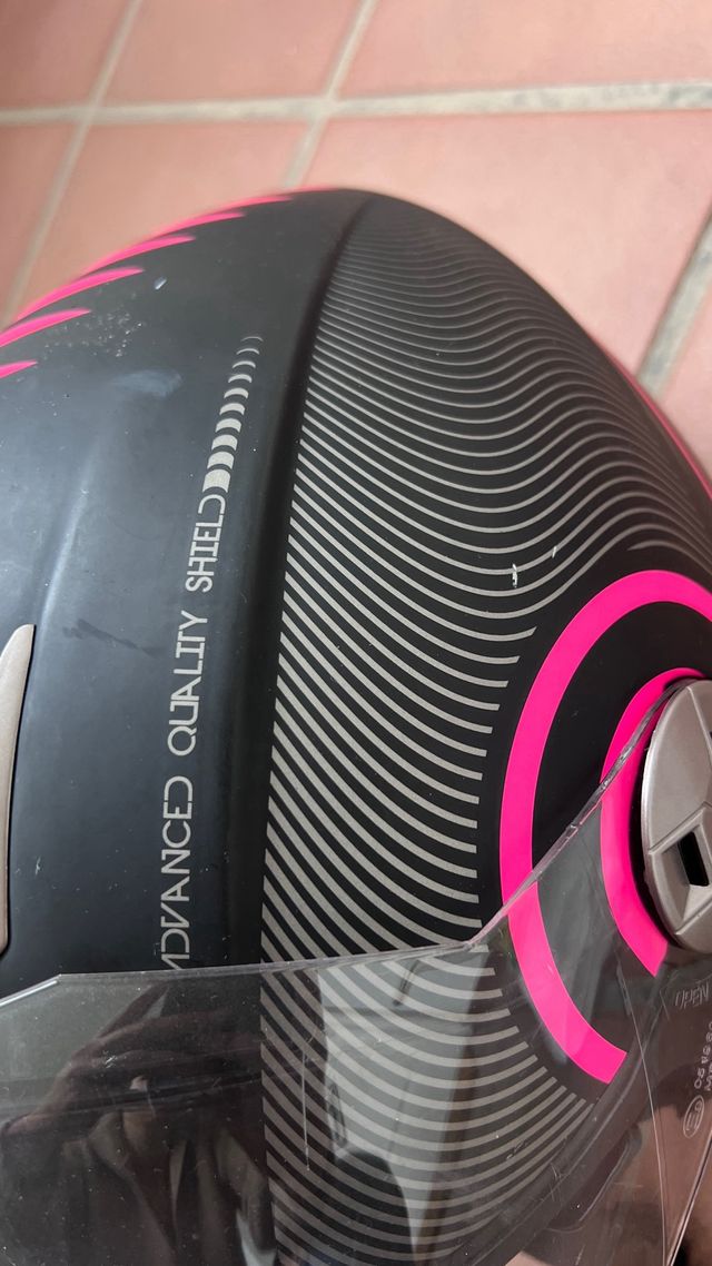 Casco MT Helmets Negro y Rosa