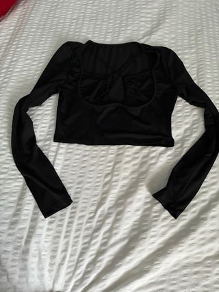 Camiseta negra manga larga crop top