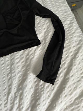 Camiseta negra manga larga crop top