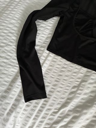 Camiseta negra manga larga crop top