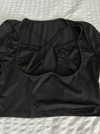 Camiseta negra manga larga crop top