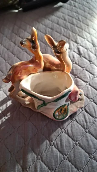 Antichità in ceramica con cerbiatti