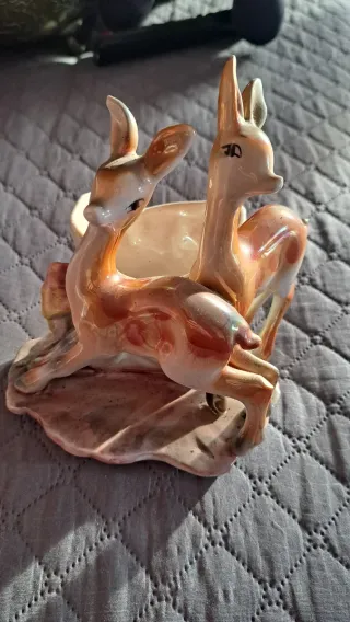 Antichità in ceramica con cerbiatti