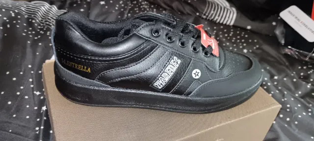 Zapatillas Paredes Negras Estrella