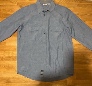 Camisa azul grisácea manga larga