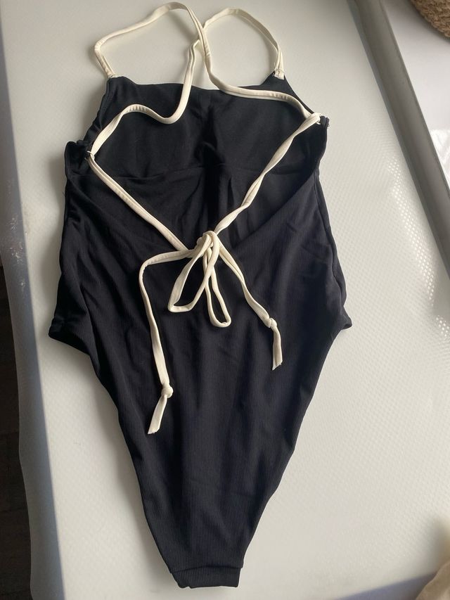 Bañador negro con tiras beige