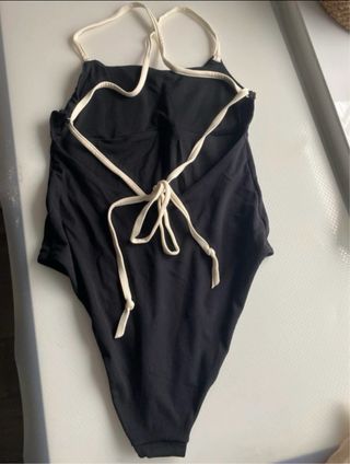 Bañador negro con tiras beige