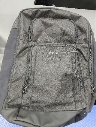 Mochila de montaña y senderismo 32L Quechua NH Escape 500.