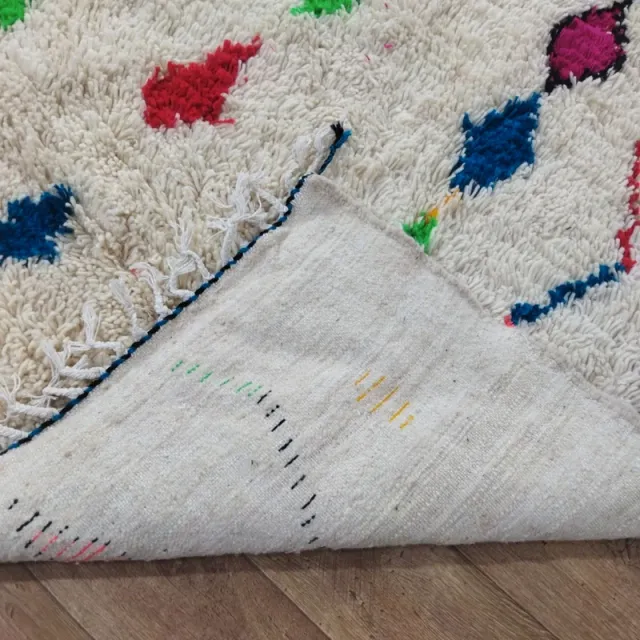 Alfombra de lana beige y multicolor