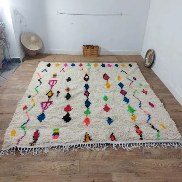 Alfombra de lana beige y multicolor