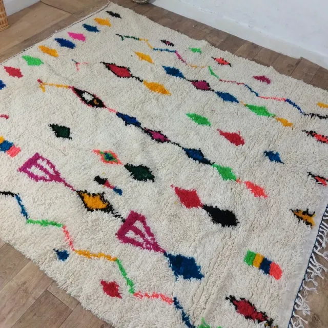 Alfombra de lana beige y multicolor