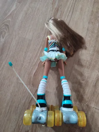 Muñeca My Scene patinadora con patines