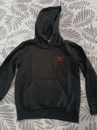 Felpa Adidas nera con cappuccio