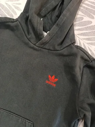 Felpa Adidas nera con cappuccio