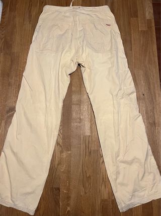 Pantalón cargo beige