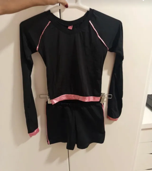 Conjunto deportivo negro y rosa T10