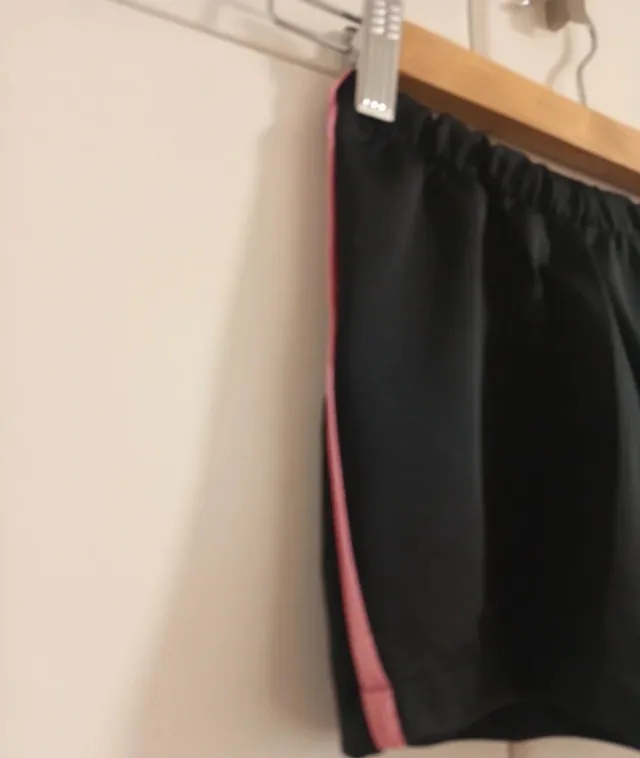 Conjunto deportivo negro y rosa T10