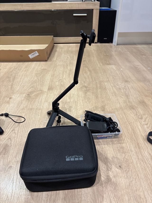 GoPro Hero 12 + Acessórios quase novos